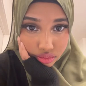 Naughty_aisha